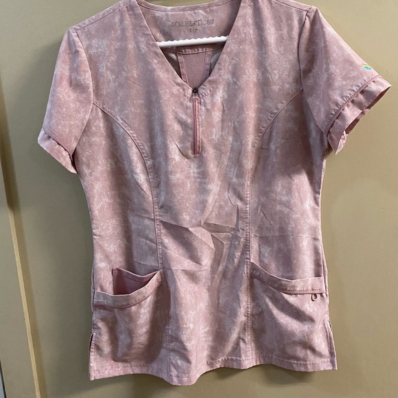 Pink scrub top - Picture 1 of 4